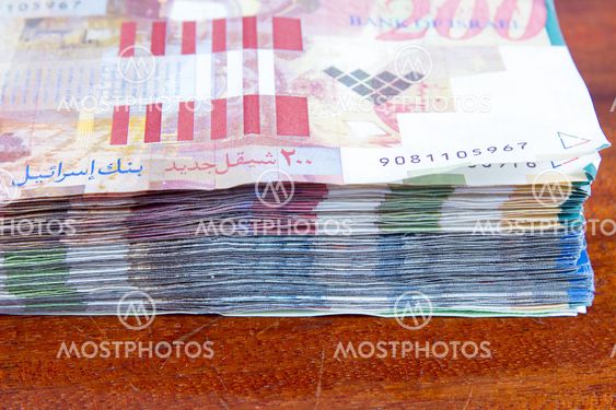 Two hundred shekel bank notes .