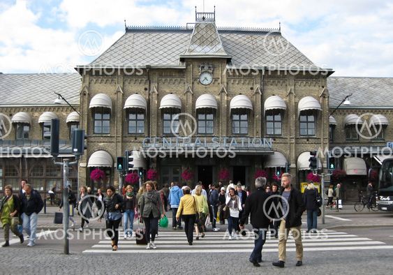 Göteborg C during rush hour