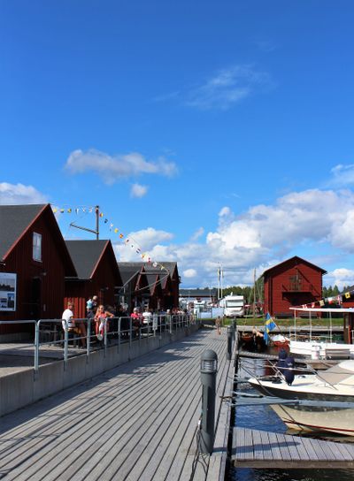 En vacker sommardag vid Västra Kajen i Piteå