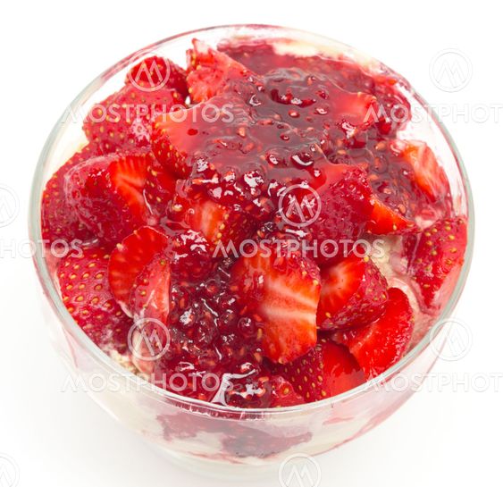 Ice cream with fresh strawberry