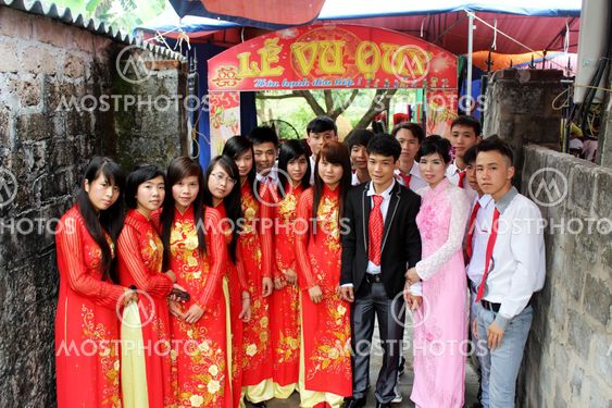 people attending the wedding traditions