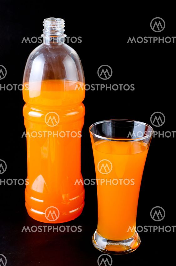 Orange juice and fresh oranges