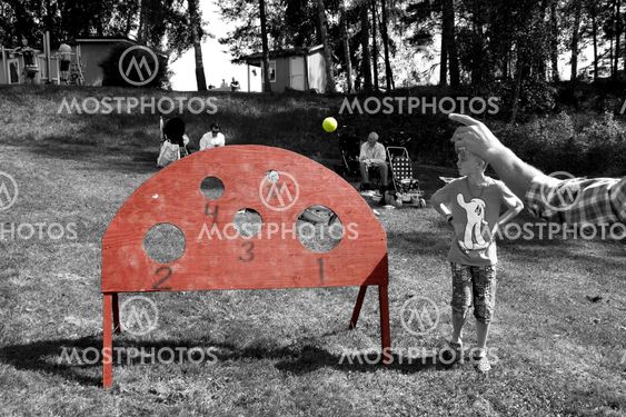 Ball contest at midsommarfirande 1