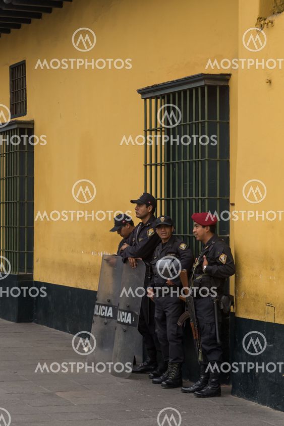 Lima policemen