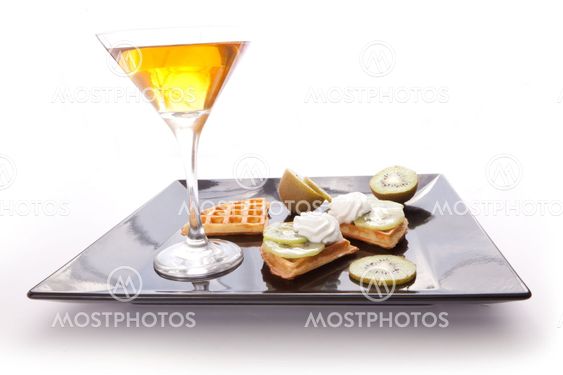 Kiwi Tart Slices with Drink