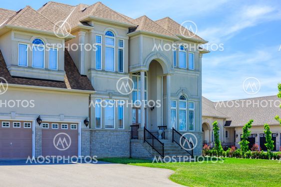 Luxury houses in North America
