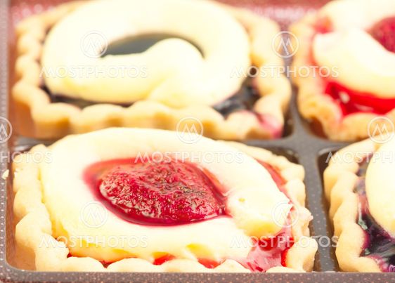Close-up bakery cherry jam cake cup