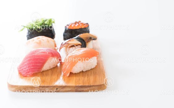 mixed sushi set
