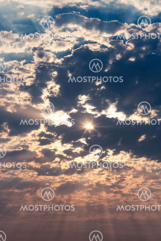 rays of the sun on blue sky