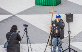 Man förkunnar kristet budskap