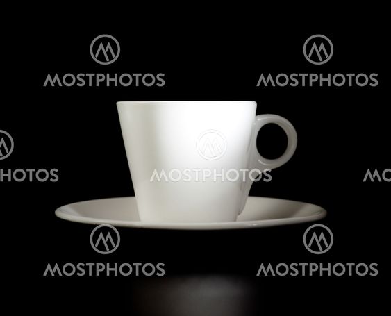 Valkoinen cup musta