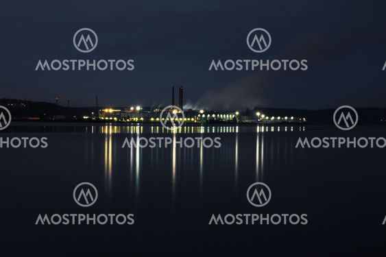Ortviken by night