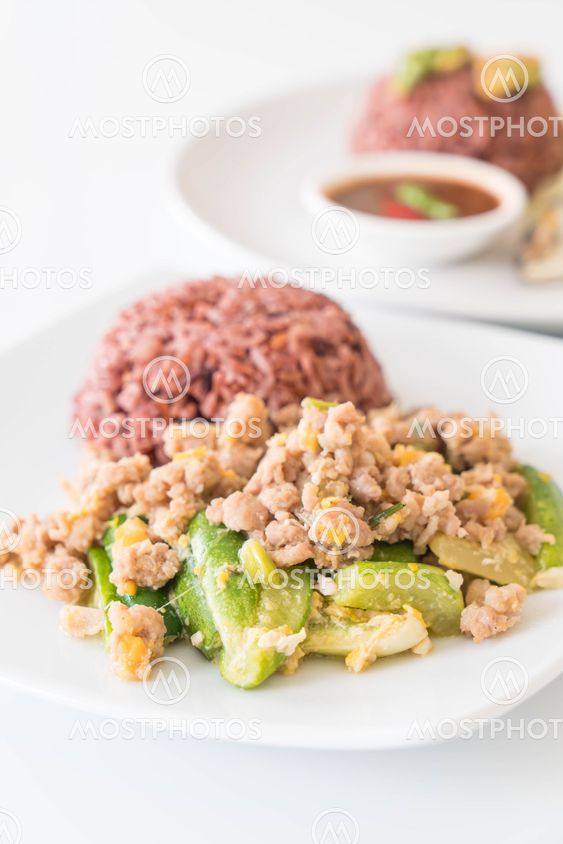 stir-fried cucumber, egg and mince with berry rice
