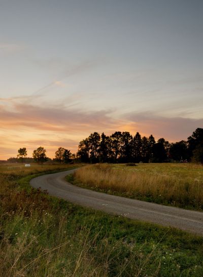 Kväll vid enslig väg