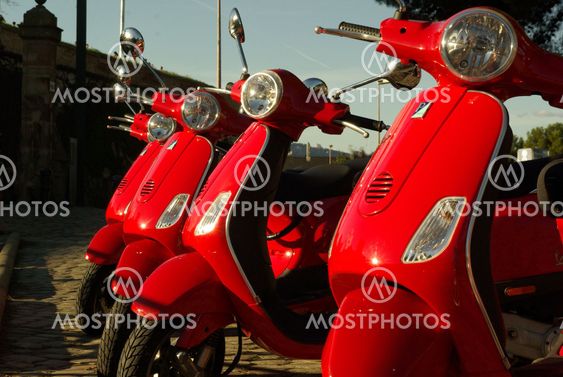 Red Vespa's