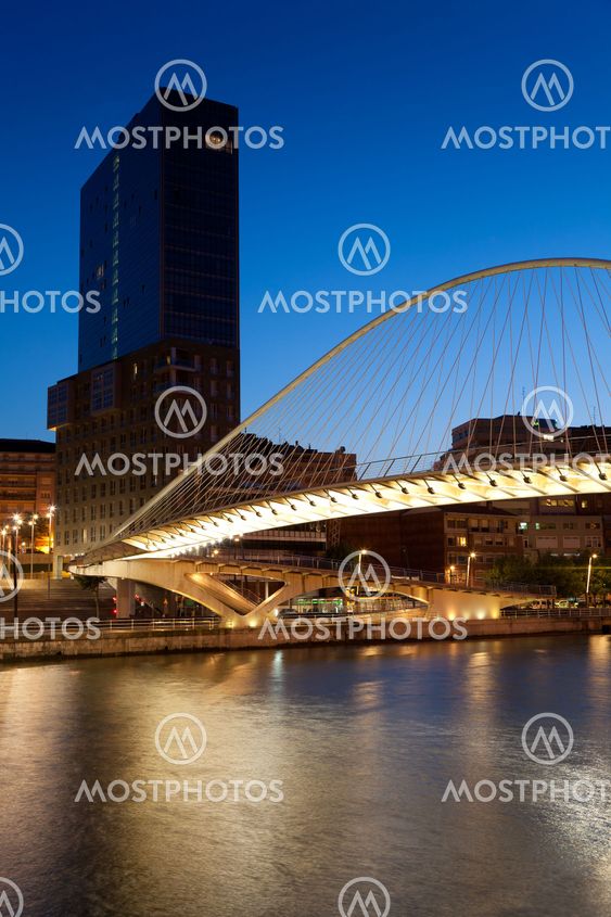 Zubizuri bridge, Abandoibarra, Bilbao, Bizkaia, Spain