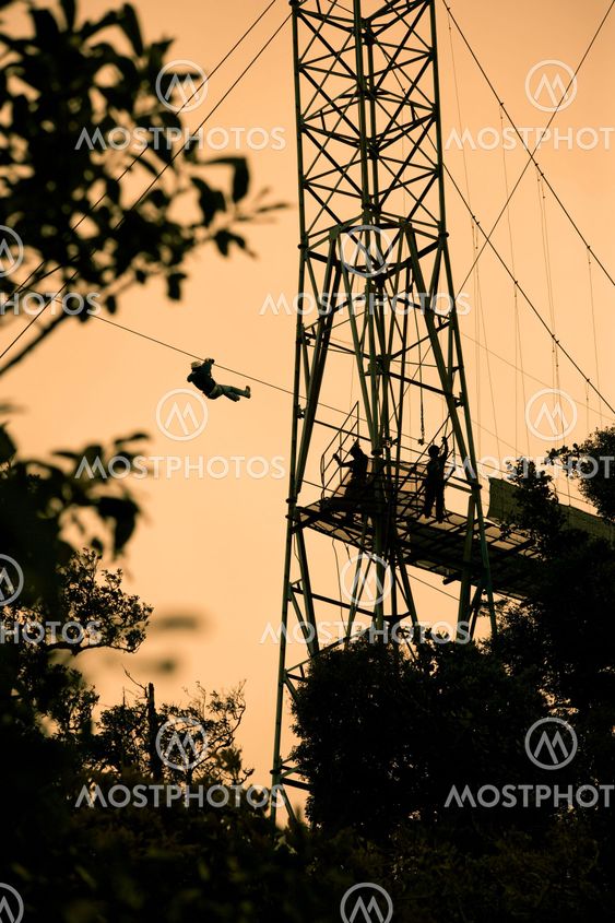 Matkailijoiden zip rivi Costa Rica