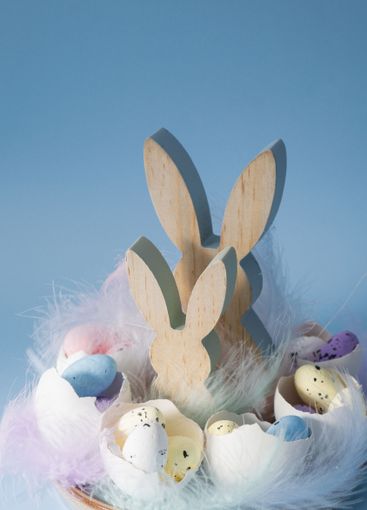 Easter holiday decoration from sustainable materials egg...