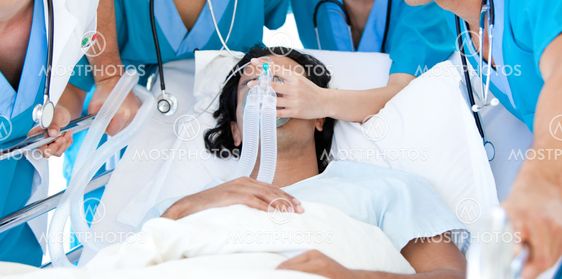 Patient seriously injured supported by a medical team
