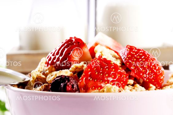 Flakes and fruit