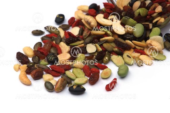 organic mixed nuts and dry fruits