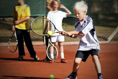 Barn på Tennisskola sommartid