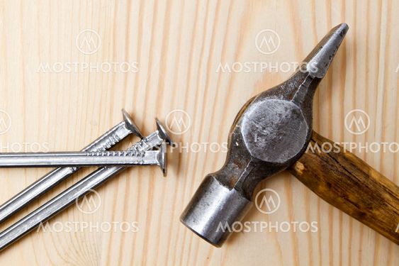 Gamle hammer og søm