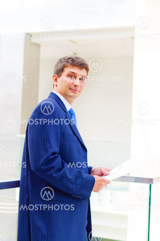 Ler mitten äldre business man