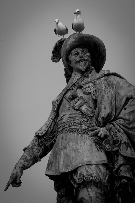 gustaf adolf statue in Gothenburg, Sweden (with birds) 2012