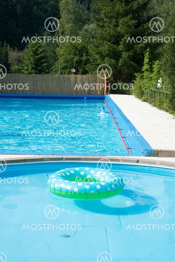 swimming-belt in a child-pool