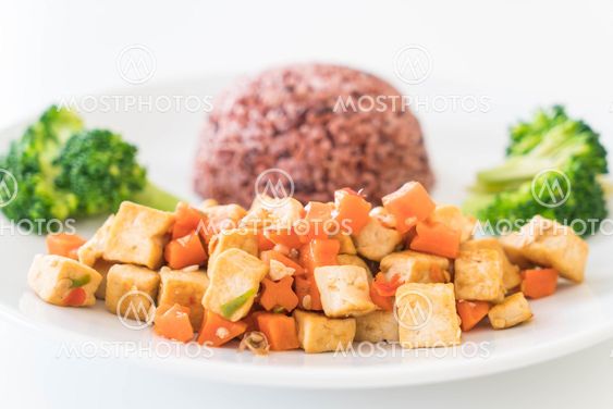 Stir Fried Tofu and Carrot with Berry Rice