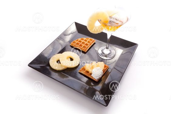 Pineapple Tart Slices with Drink