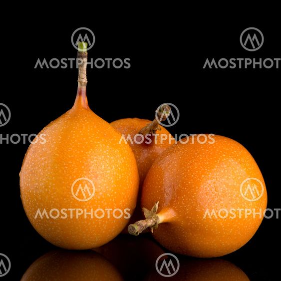 Passion fruit maracuja granadilla