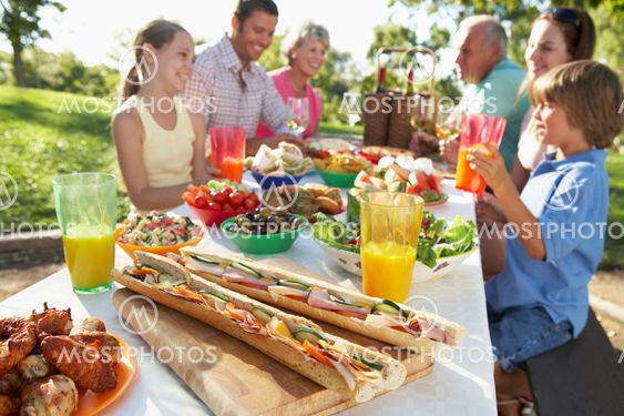 Family Dining Al Fresco