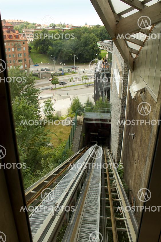 Universeums Diagonal Lift