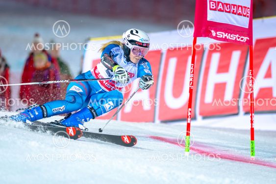 Nina Loeseth (NOR) at the FIS Parallel slalom city event...