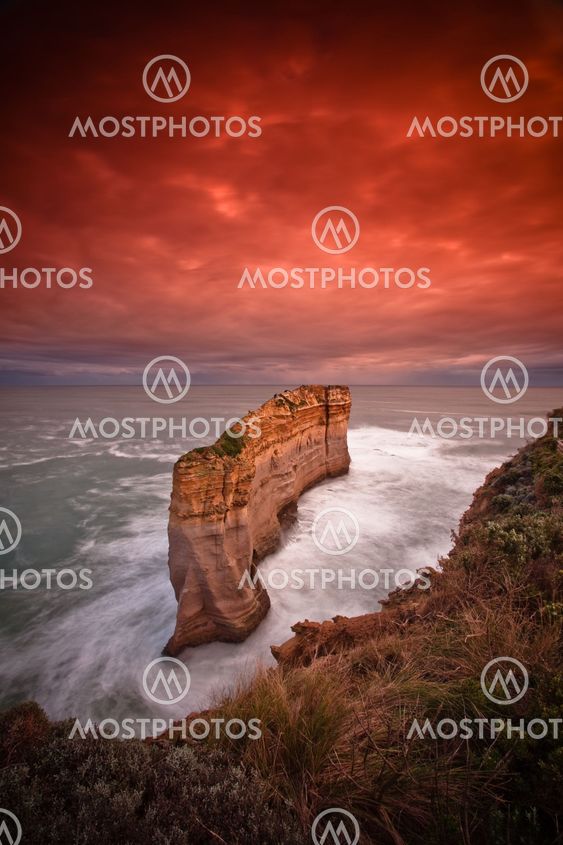 Sunrise at sandstone rock formation of Twelve Apostle, Great Ocean Road, VIC, Australia