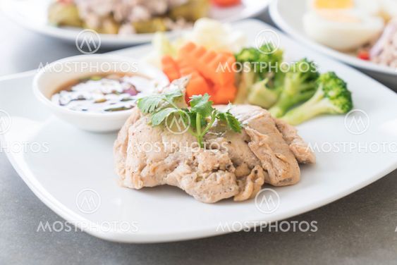 Grilled chicken with spicy sauce