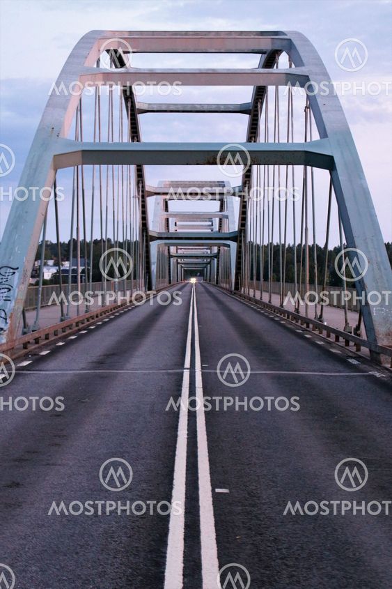En vacker sommarnatt på Bergnäsbron