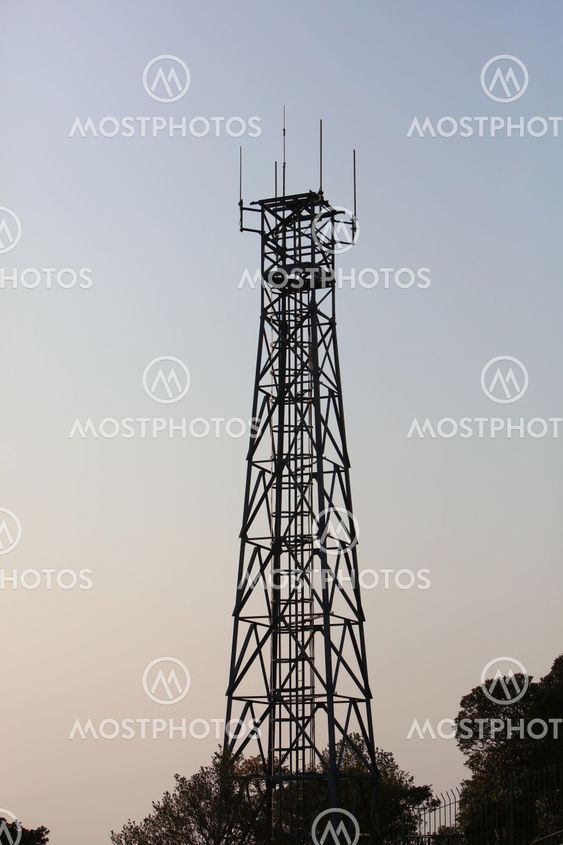 Mobile antenna in a tower