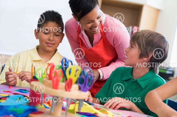 Elementary school art lesson