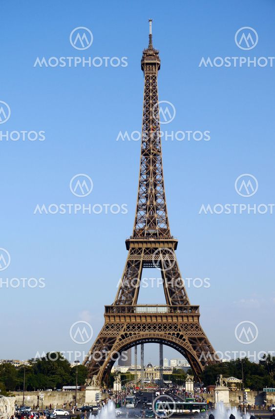 eiffel tower in paris
