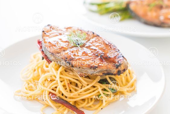 spaghetti with grilled mackerel