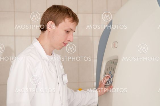 Läkare med datortomografi filmer