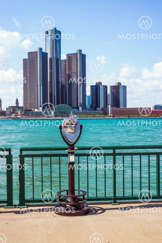 WINDSOR, ONTARIO - AUGUST 16, 2015: Sightseeing tourist...