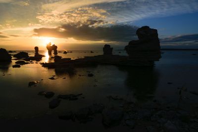 Kvällsljus över Fårös Raukar