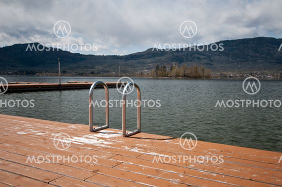 Docka och hand rälsen
