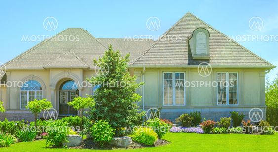 Luxury houses in North America