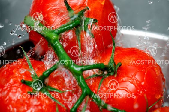 Rinsing Vine Ripened ...