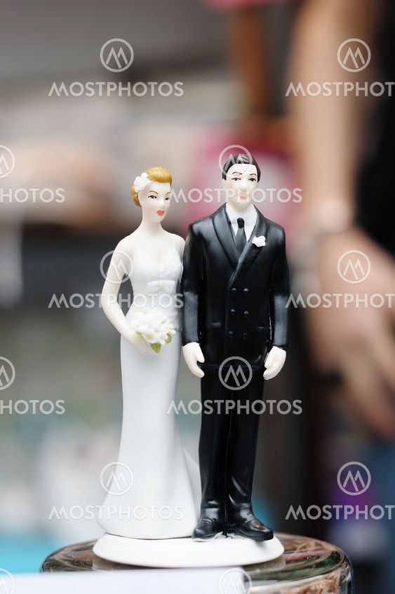 Figurines on top of wedding cake